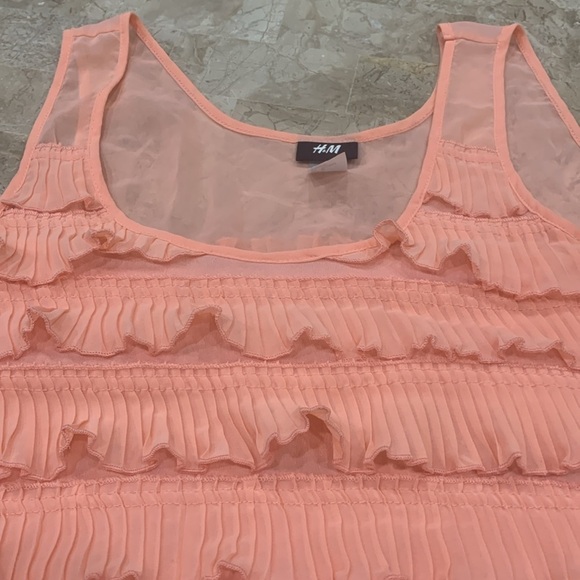 ❤️ H&M ruffled Top - Picture 2 of 3